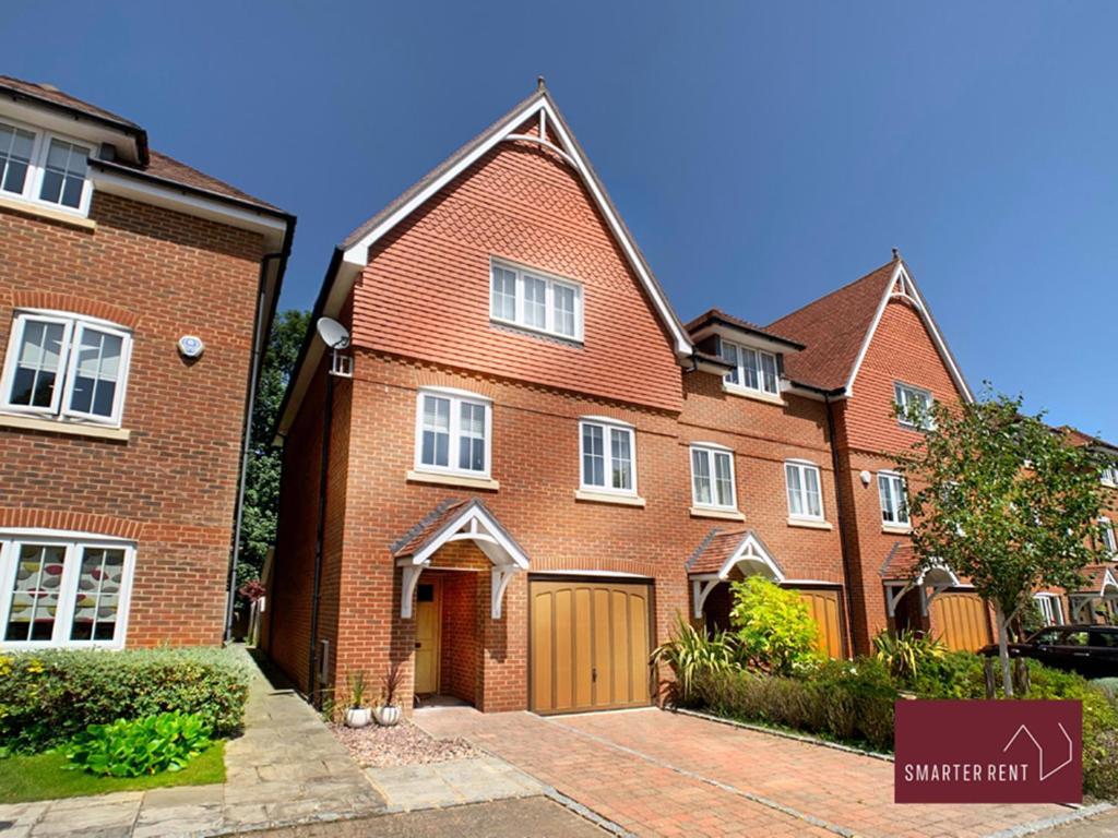 Maidenhead, Leander - 3 Bedroom - Parking & Garden ภายนอก รูปภาพ